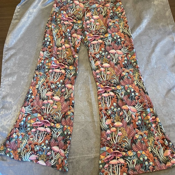 Psychedelic Mushroom bell bottom Leggings size M - Picture 2 of 4